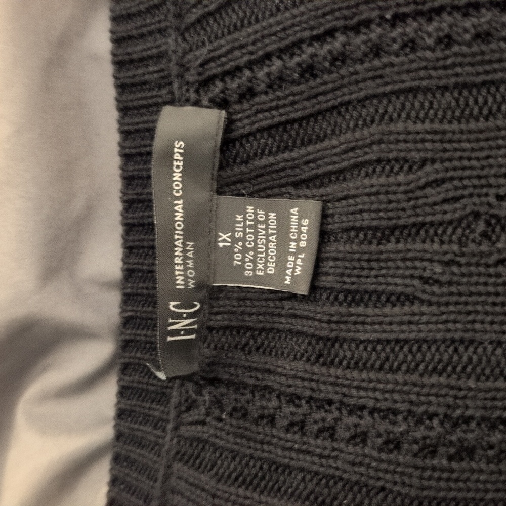 Nwot INC International Concepts Black and Silver V-Neck Sweater Size 1x - Picture 4 of 12